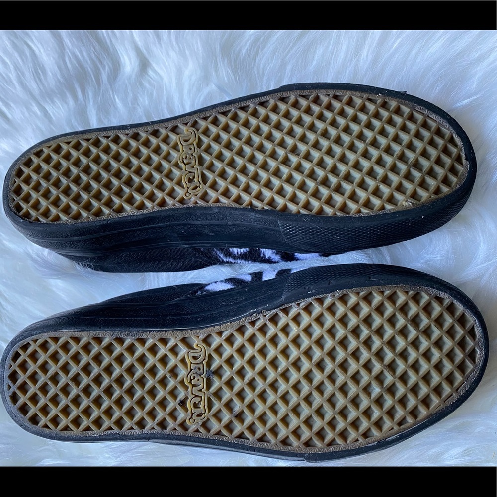 In Excellent Condition/Practically Brand New - Picture 5 of 5